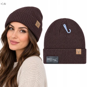 Czapka Zimowa Damska Brązowy Ciepła Beanie Wywijana z Naszywką SVR